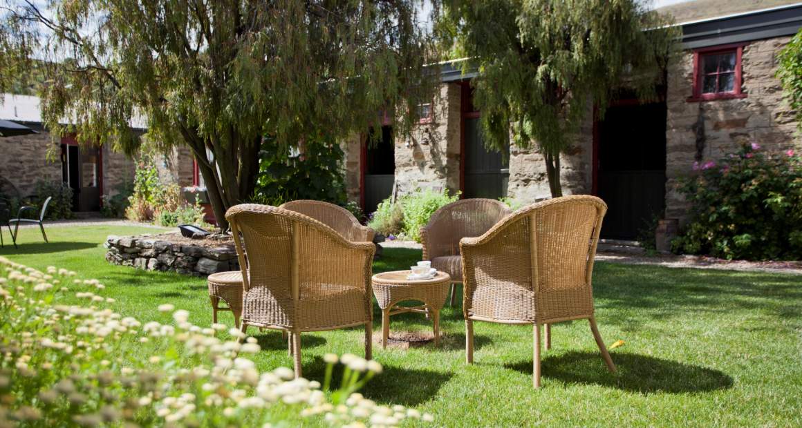 Olivers Lodge Courtyard