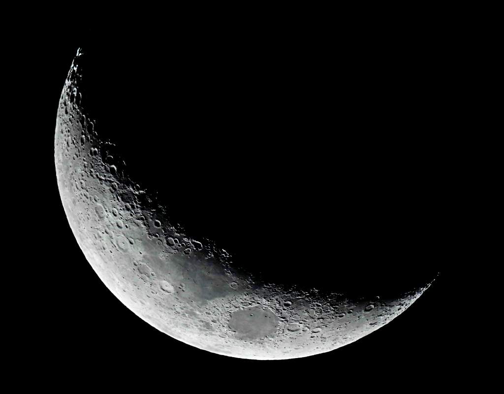 Crescent Moon   Paul Bishop, Naseby Night Sky Tours
